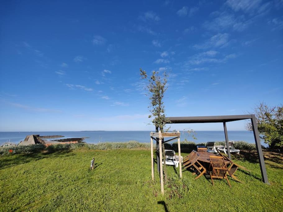 Zdjęcie z galerii obiektu Villa piscine vue mer et accès plage de Chatelaillon w mieście Châtelaillon-Plage
