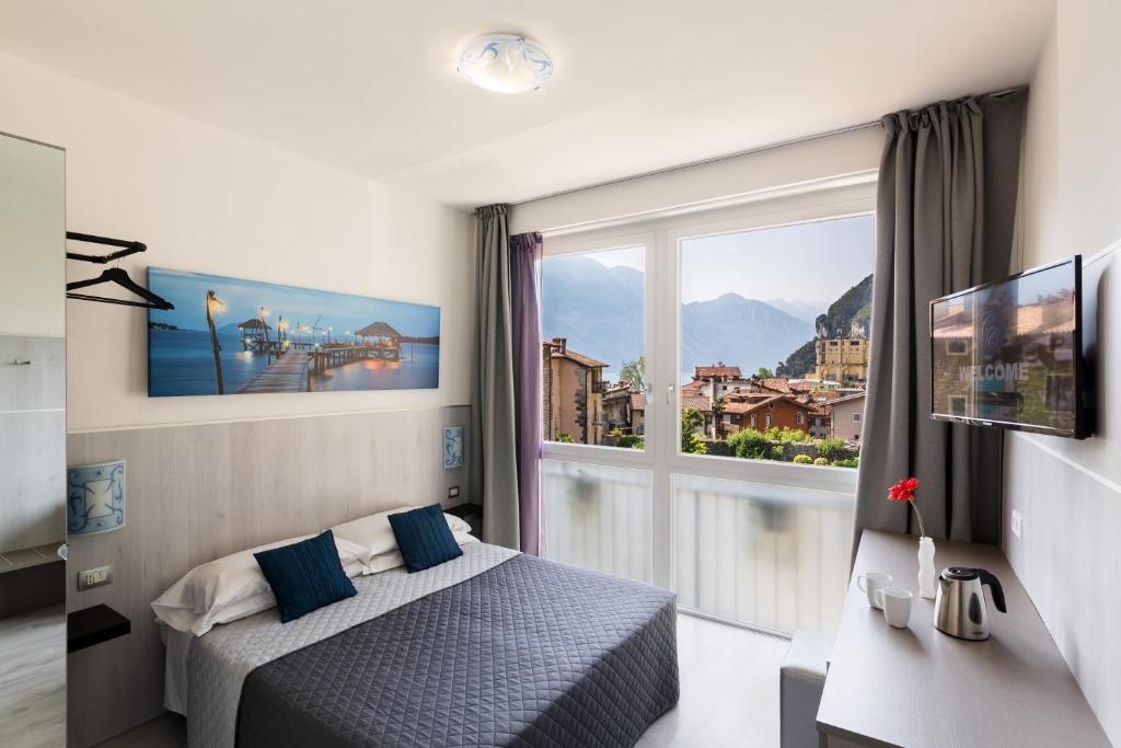 Nespecifikovaný výhled na hory nebo výhled na hory při pohledu z hotelu