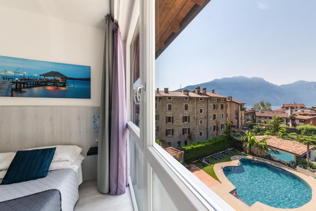 Nespecifikovaný výhled na hory nebo výhled na hory při pohledu z hotelu