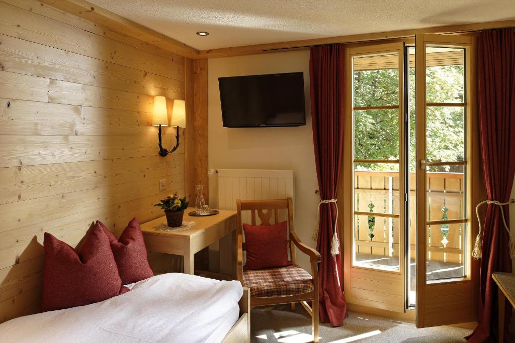 Hotel Alpenrose Wengen - a family affair since 1881 photo