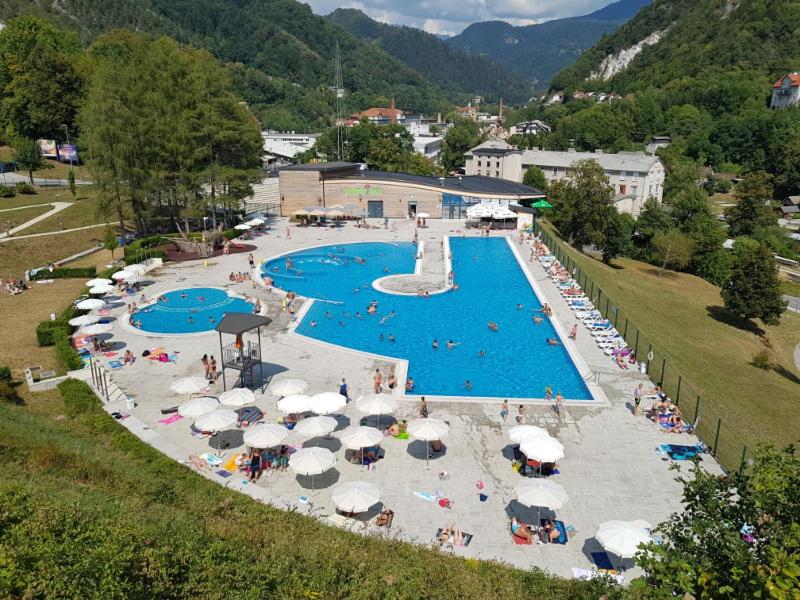 Bazén v ubytování Apartmaji Mojca nebo v jeho okolí
