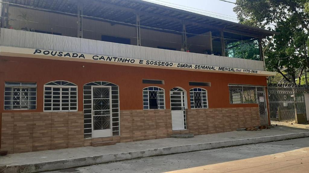 a brick building with a sign on the side of it at Cantinho e Sossego in Vespasiano