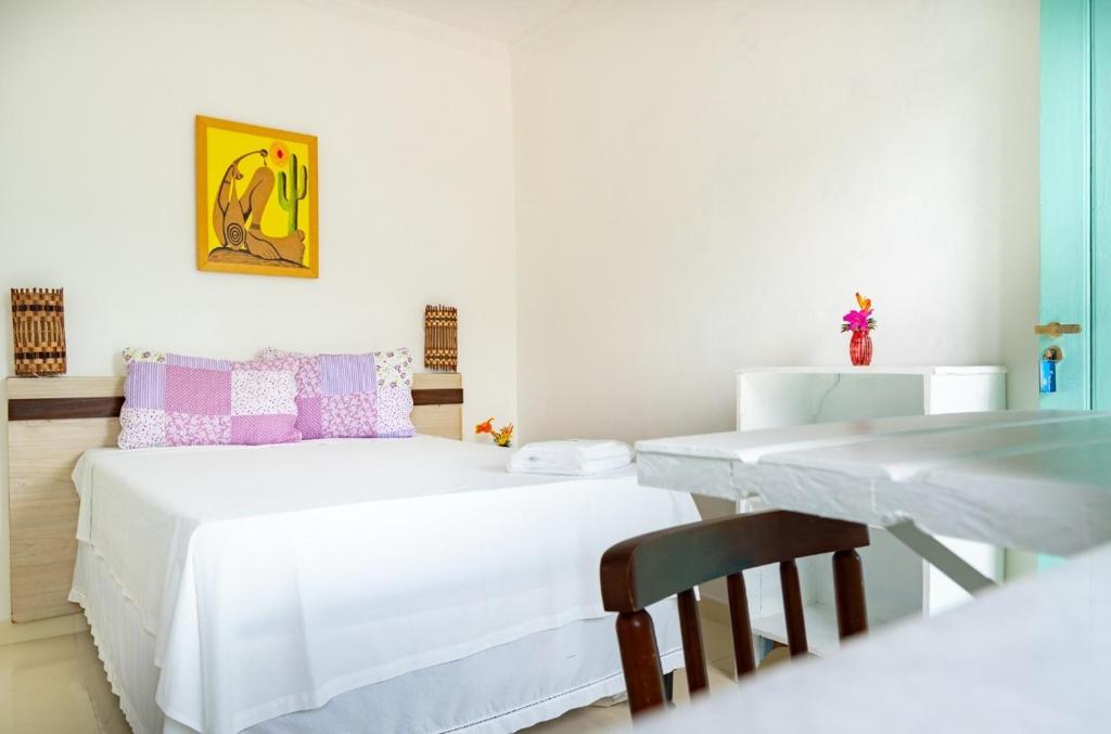 Cama ou camas em um quarto em Porto Bahia Hotel