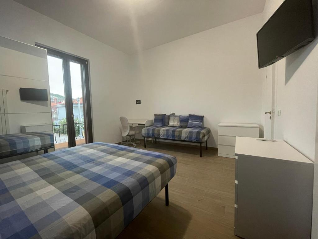 a hotel room with two beds and a window at Casa Drema - Villa al mare con terrazza in Pescara
