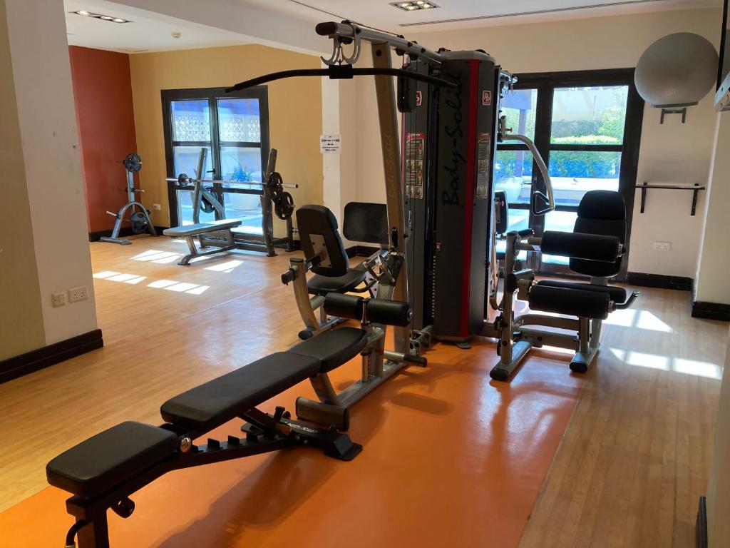 Fitness centrum a/nebo fitness zařízení v ubytování Alken Studio - Amazing Superior Studio with Marvellous Marina View in the Pearl, Doha
