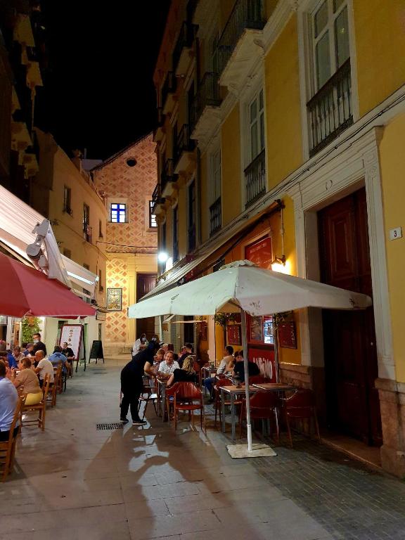 Goście zatrzymujący się w obiekcie Marinac3 Precioso apartamento con patio en el centro histórico de Málaga