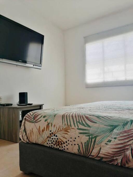 Postel nebo postele na pokoji v ubytování Hermosa casa Tuxpan con Aire Acondicionado 2BED 1BATH