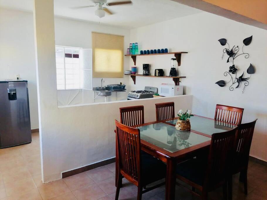 Kuchyň nebo kuchyňský kout v ubytování Hermosa casa Tuxpan con Aire Acondicionado 2BED 1BATH