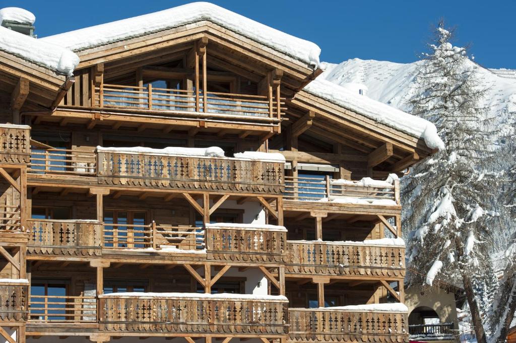 Nespecifikovaný výhled na hory nebo výhled na hory při pohledu z hotelu