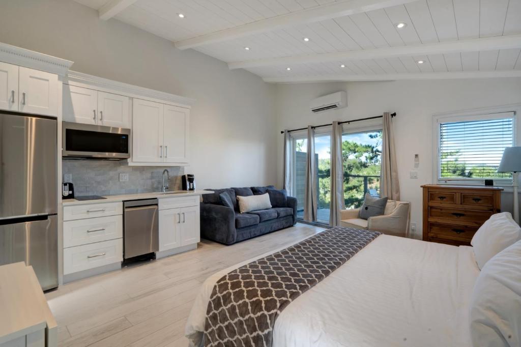 Driftwood Resort on the Ocean photo
