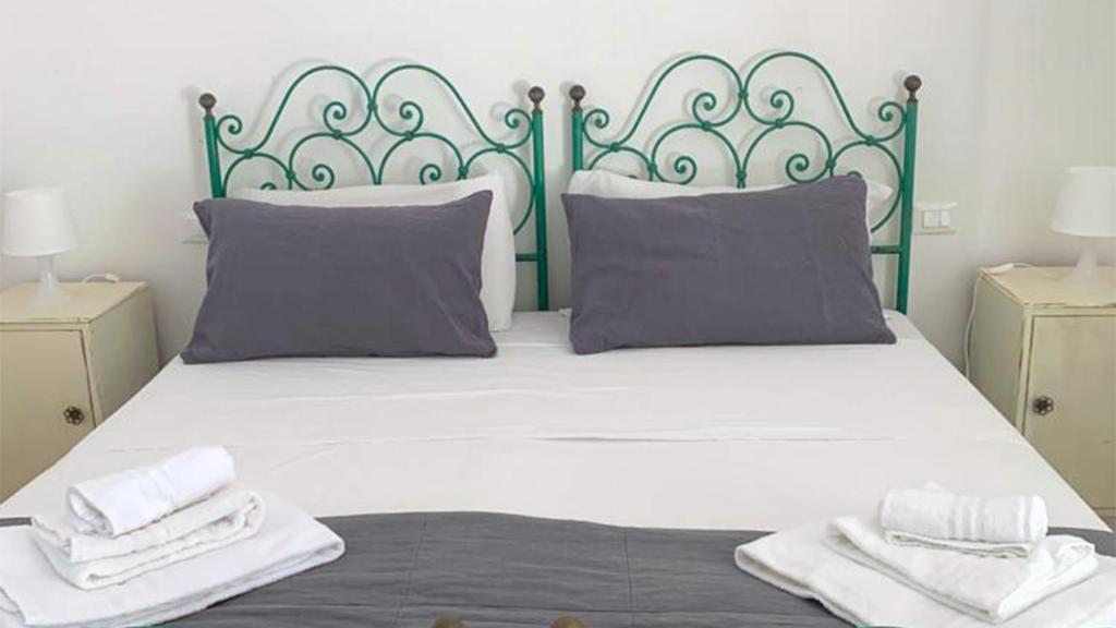 A bed or beds in a room at Tenuta Colle Sala - Country House & Suite "The Villa"