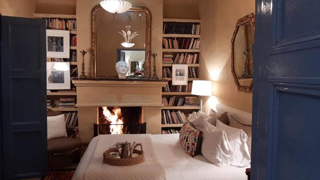 Postel nebo postele na pokoji v ubytování Candelaria House Boutique