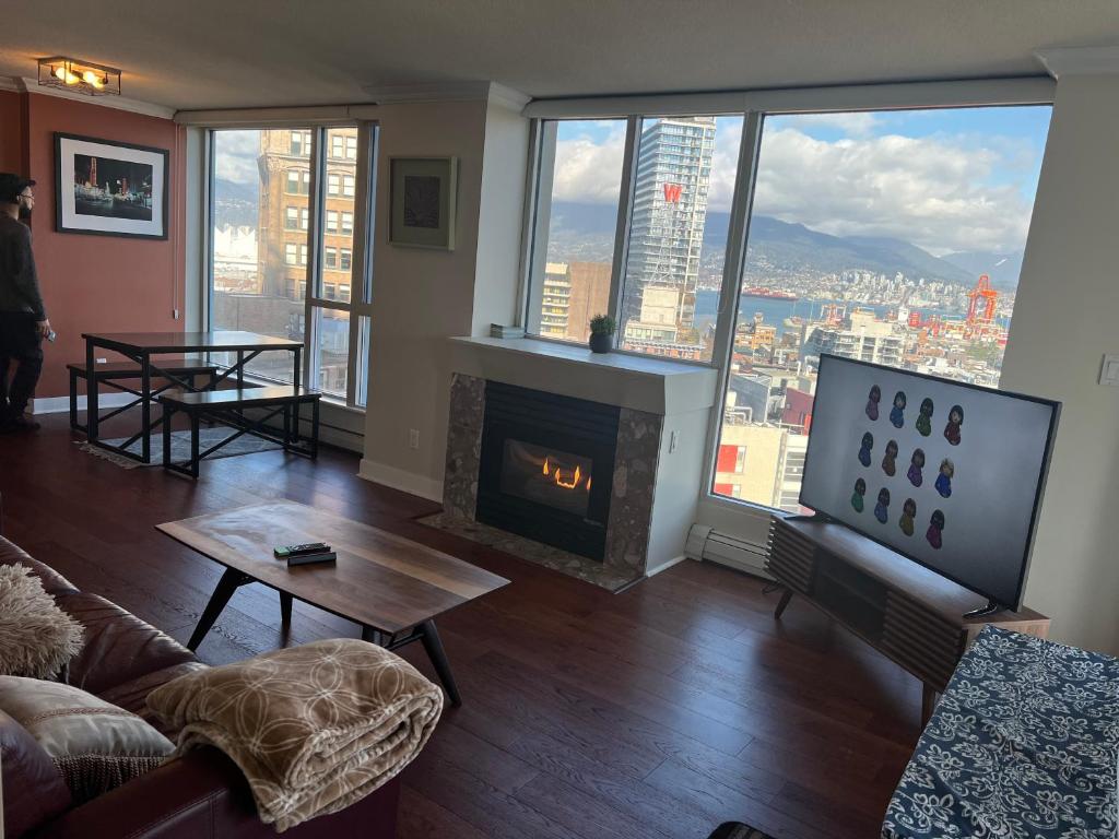3 BED 2 BATH DOWNTOWN VANCOUVER WATER AND CITY VIEWS, Vancouver