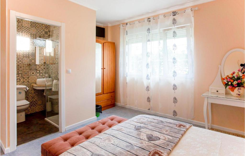 Koupelna v ubytování 4 Bedroom Awesome Home In Chantada
