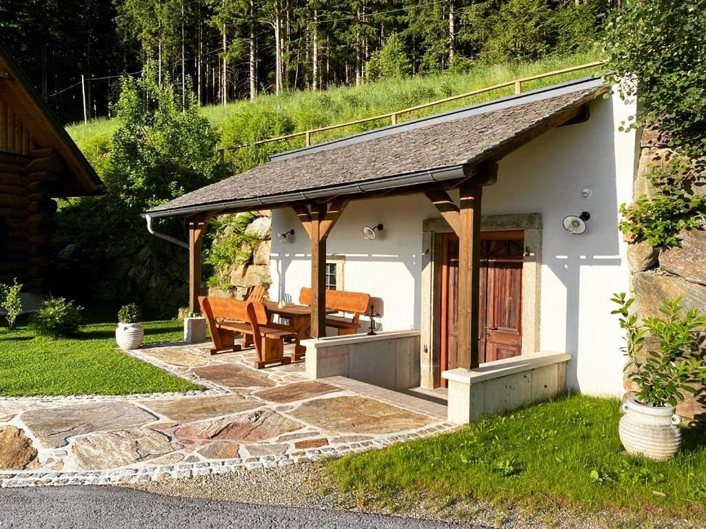 El edificio en el que está el chalet de montaña