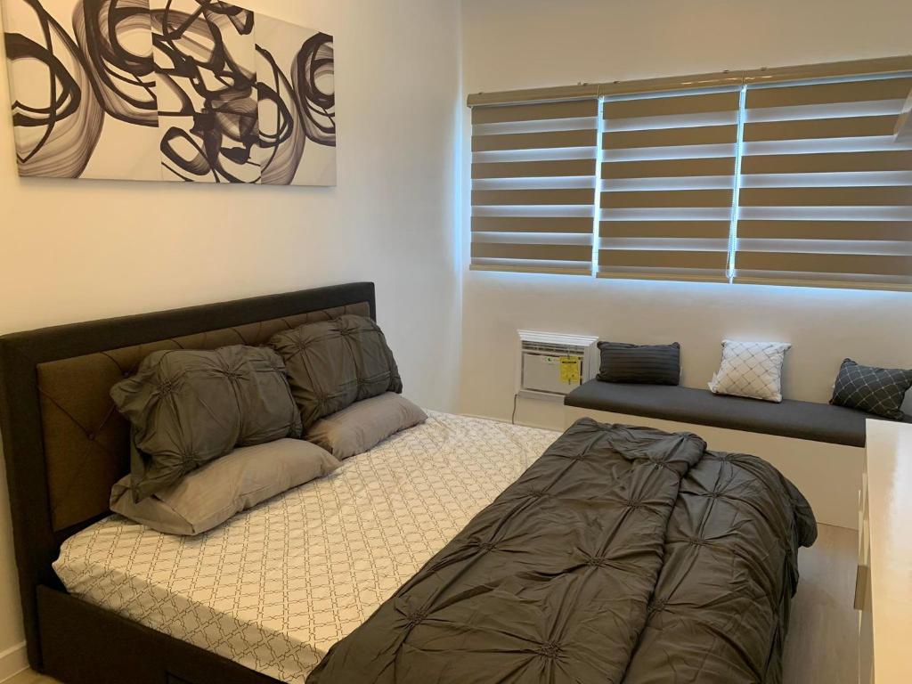 a bedroom with a bed and a window at Real Serene Suite by AZURE NORTH in San Fernando