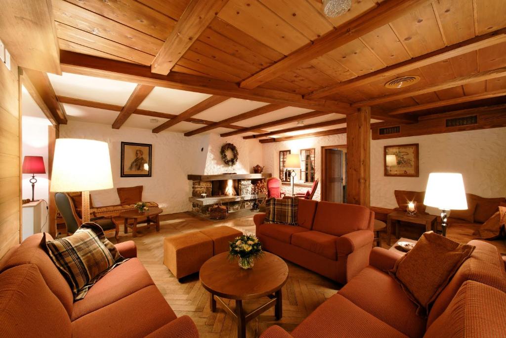 Hotel Alpenrose Wengen - a family affair since 1881的休息区
