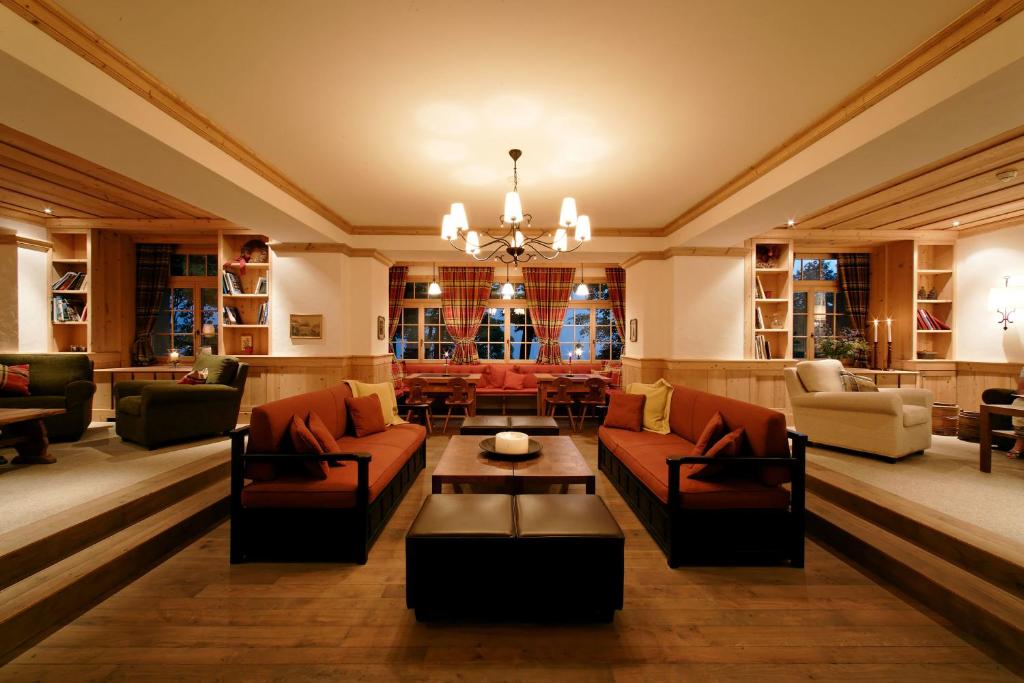 Hotel Alpenrose Wengen - a family affair since 1881的休息区