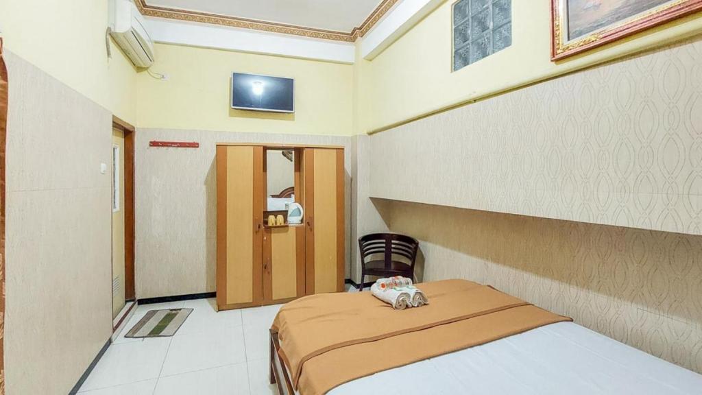 Hotel Shinta 2 near Alun Alun Kertosono Mitra RedDoorz - Habitación Doble Deluxe