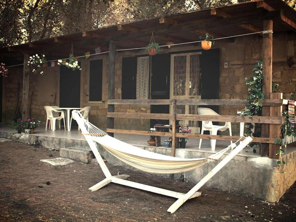 Inviting bungalow in Isola di Capo Rizzuto with garden