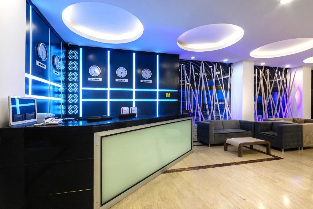 Posezení v ubytování Kayamaris Hotel