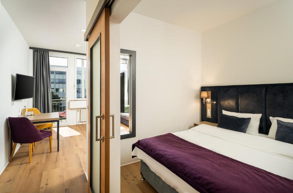 Postel nebo postele na pokoji v ubytování DIWOTEL by Trip Inn Frankfurt Airport Dreieich