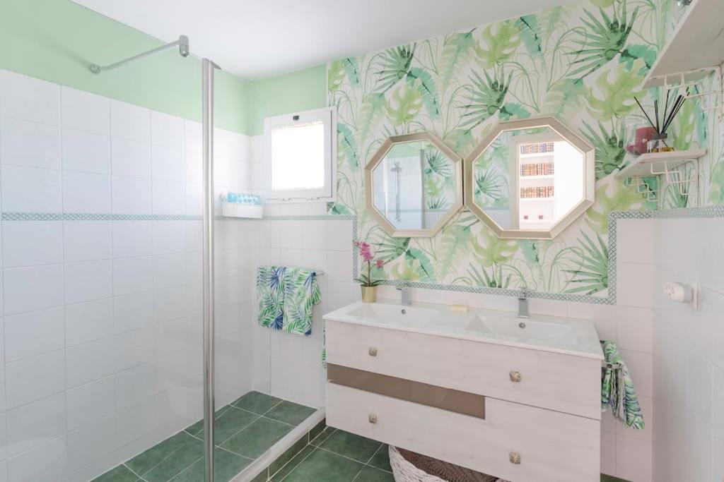 A bathroom at Costa Ballena Unifamiliar