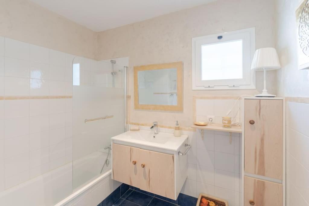 A bathroom at Costa Ballena Unifamiliar