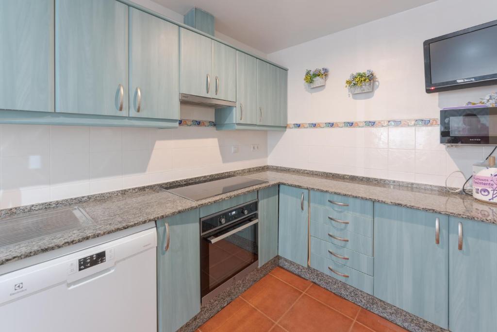 A kitchen or kitchenette at Costa Ballena Unifamiliar
