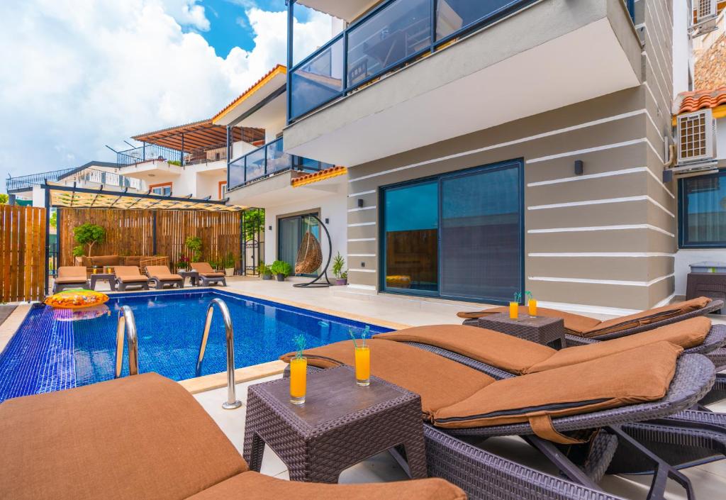 a villa with a swimming pool and patio furniture at Villa Parle in Kalkan