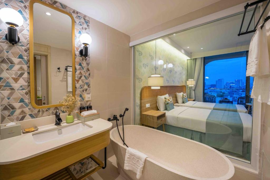 Deluxe Double with River View and Balcony - Free One-way Airport Transfer