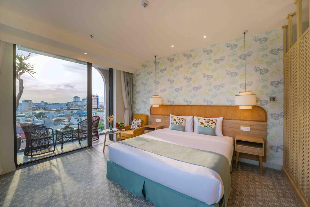 Deluxe Double with River View and Balcony - Free One-way Airport Transfer