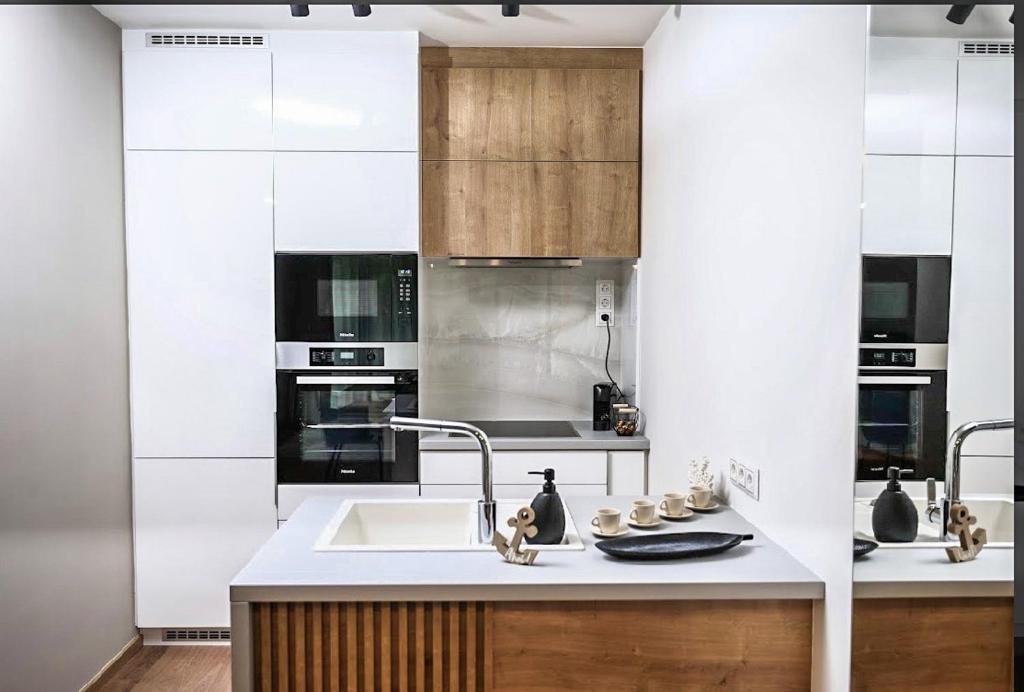 Kuchyň nebo kuchyňský kout v ubytování Napfény Resort Apartman