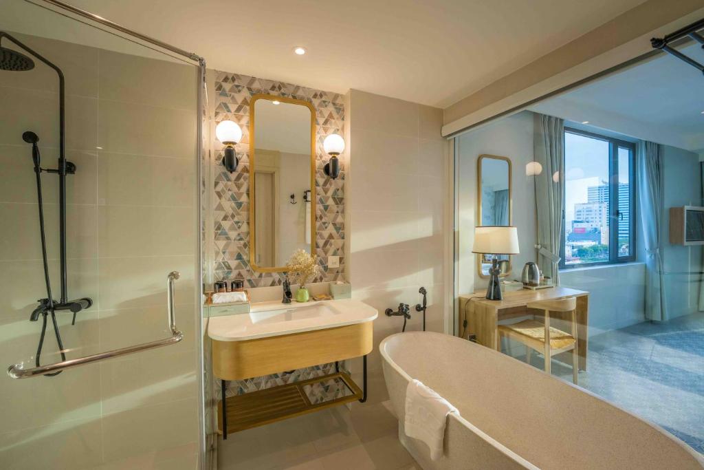 Family Suite with Balcony - Free One-way Airport Transfer