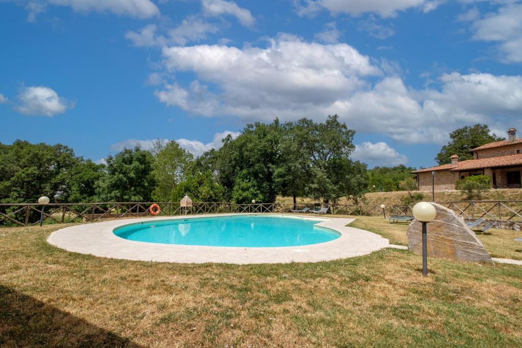 The swimming pool at or close to Melograno Poderone