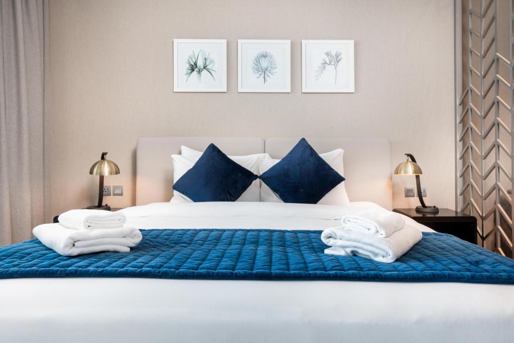 Postel nebo postele na pokoji v ubytování Vacay Lettings - Damac Prive studio
