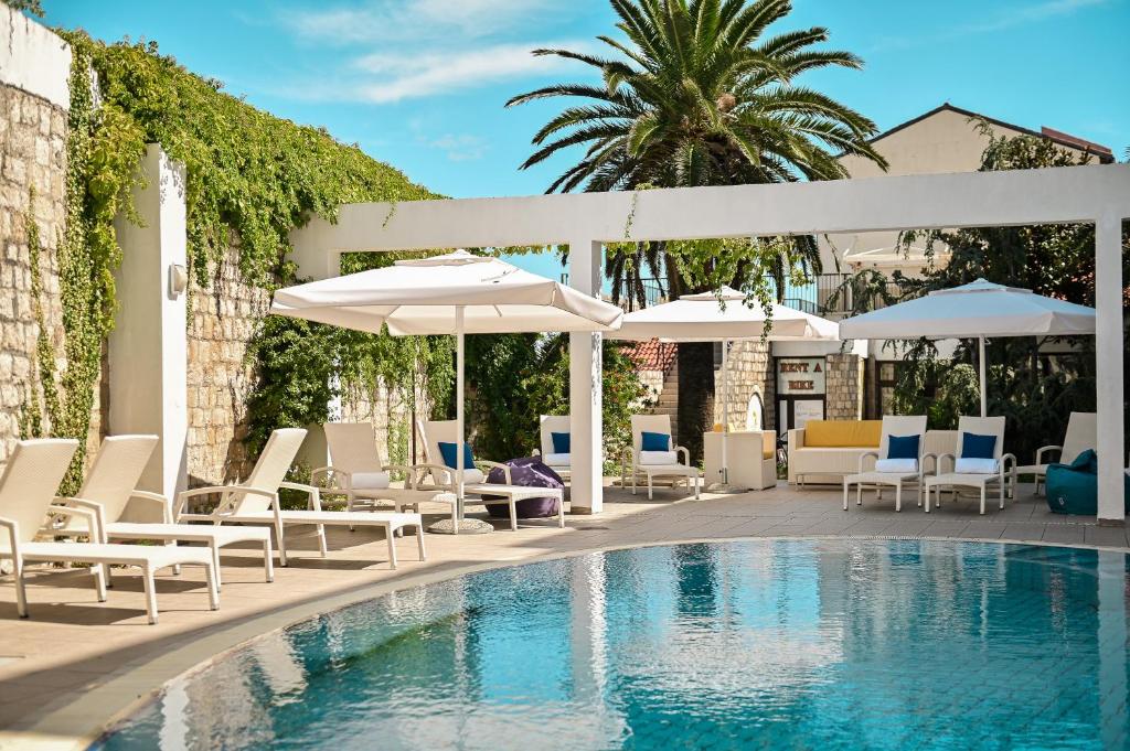 Bazén v ubytování Hotel International nebo v jeho okolí