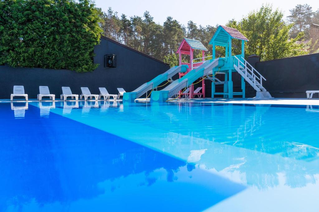 Bazén v ubytování Avalon Hotel&Pool nebo v jeho okolí