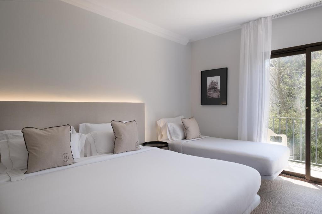 Postel nebo postele na pokoji v ubytování Hotel Montjoi by Brava Hoteles