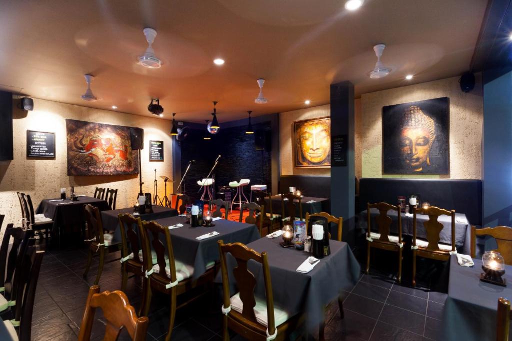 Two Chefs Inn - Resim 6