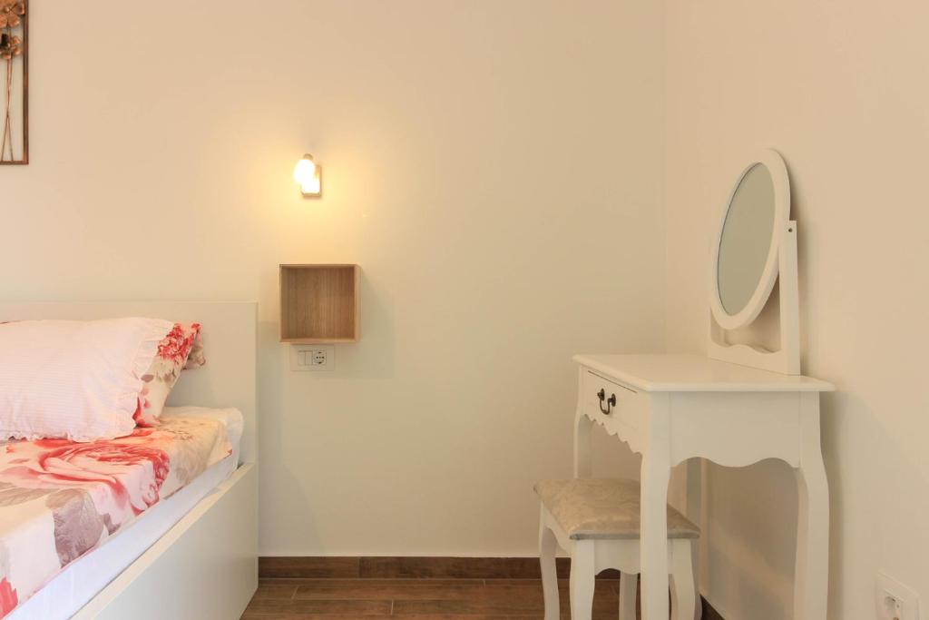 Posteľ alebo postele v izbe v ubytovaní Villa Sunshine with private Hydromassage Pool near the beach