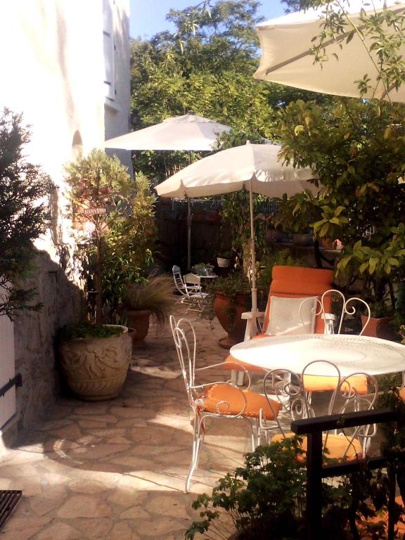 Photo de la galerie de l'établissement L'oustalè RUOMS, à Ruoms