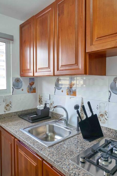 Kuchyň nebo kuchyňský kout v ubytování Studio Apartment in Los Jardines Sleeps 2