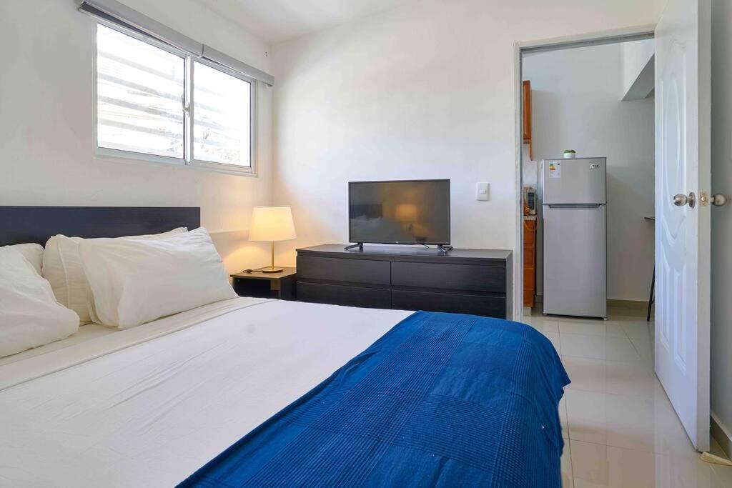 Postel nebo postele na pokoji v ubytování Studio Apartment in Los Jardines Sleeps 2