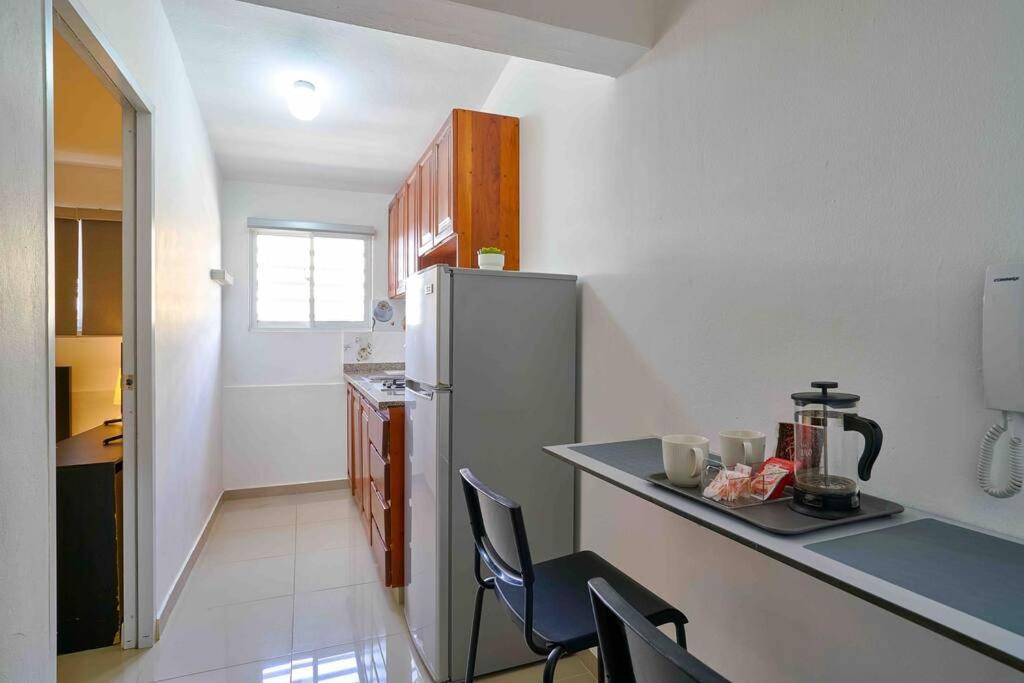 Kuchyň nebo kuchyňský kout v ubytování Studio Apartment in Los Jardines Sleeps 2