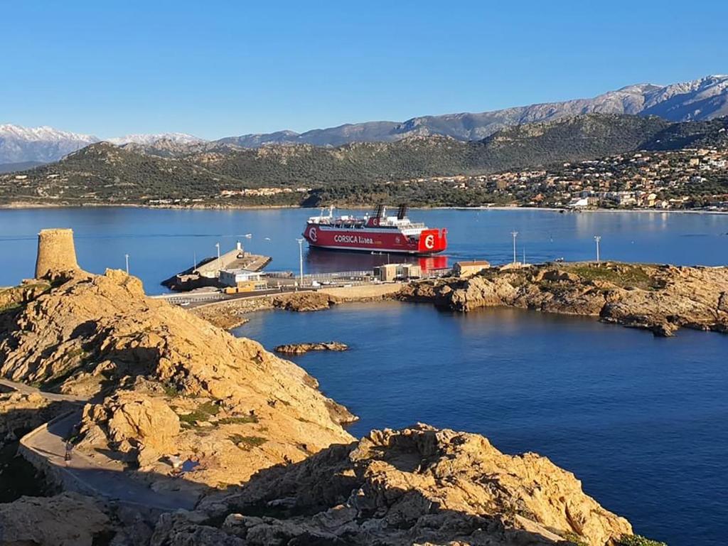 Fotografia z galérie ubytovania Lucamare - Casa Blu v destinácii LʼÎle-Rousse