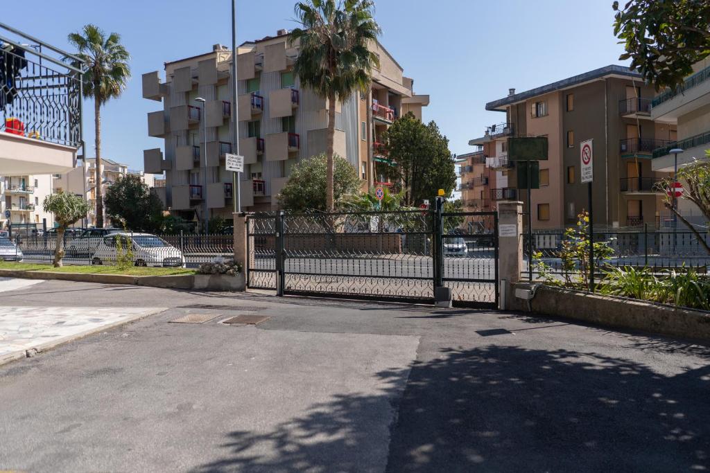 [V.LE DELLA REPUBBLICA] Bilocale vicino al mare. - Appartamento Con Una Camera Da Letto