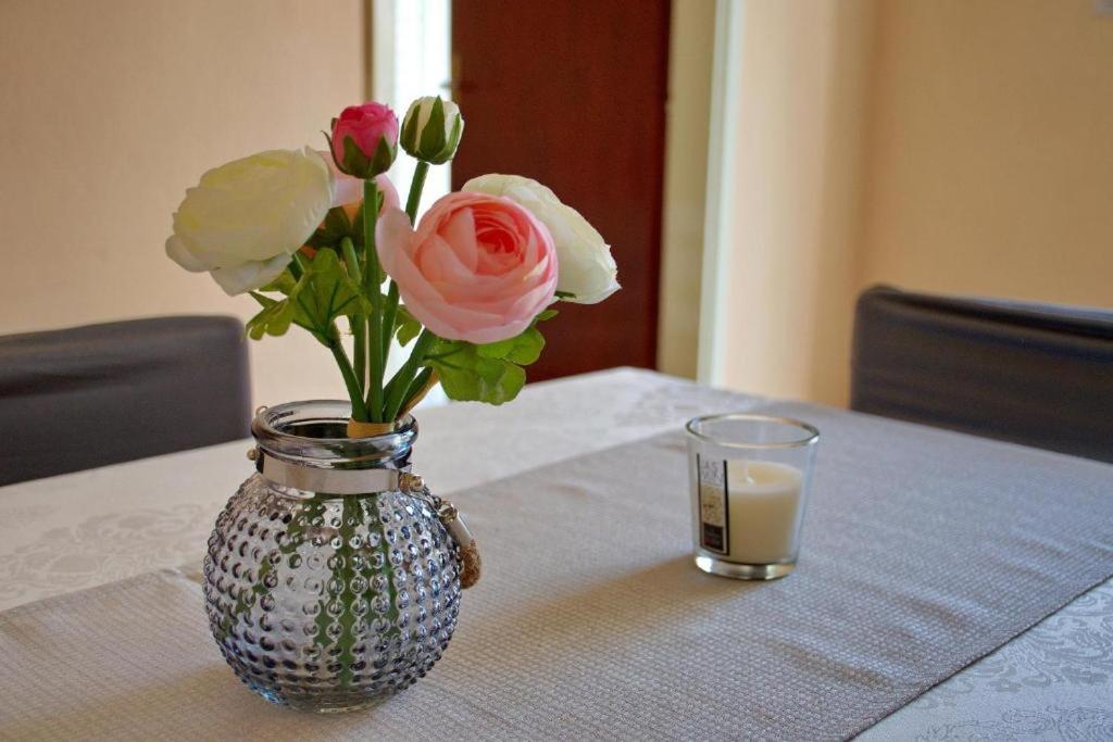 Zdjęcie z galerii obiektu Two bedroom apartments Elvira w Novalji