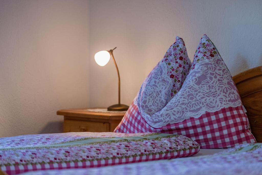 Posteľ alebo postele v izbe v ubytovaní Almhütten Sonnblick & Almfried