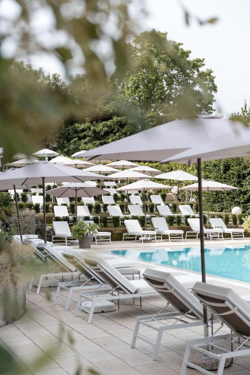 Bazén v ubytování Red's Redaelli Hotel nebo v jeho okolí
